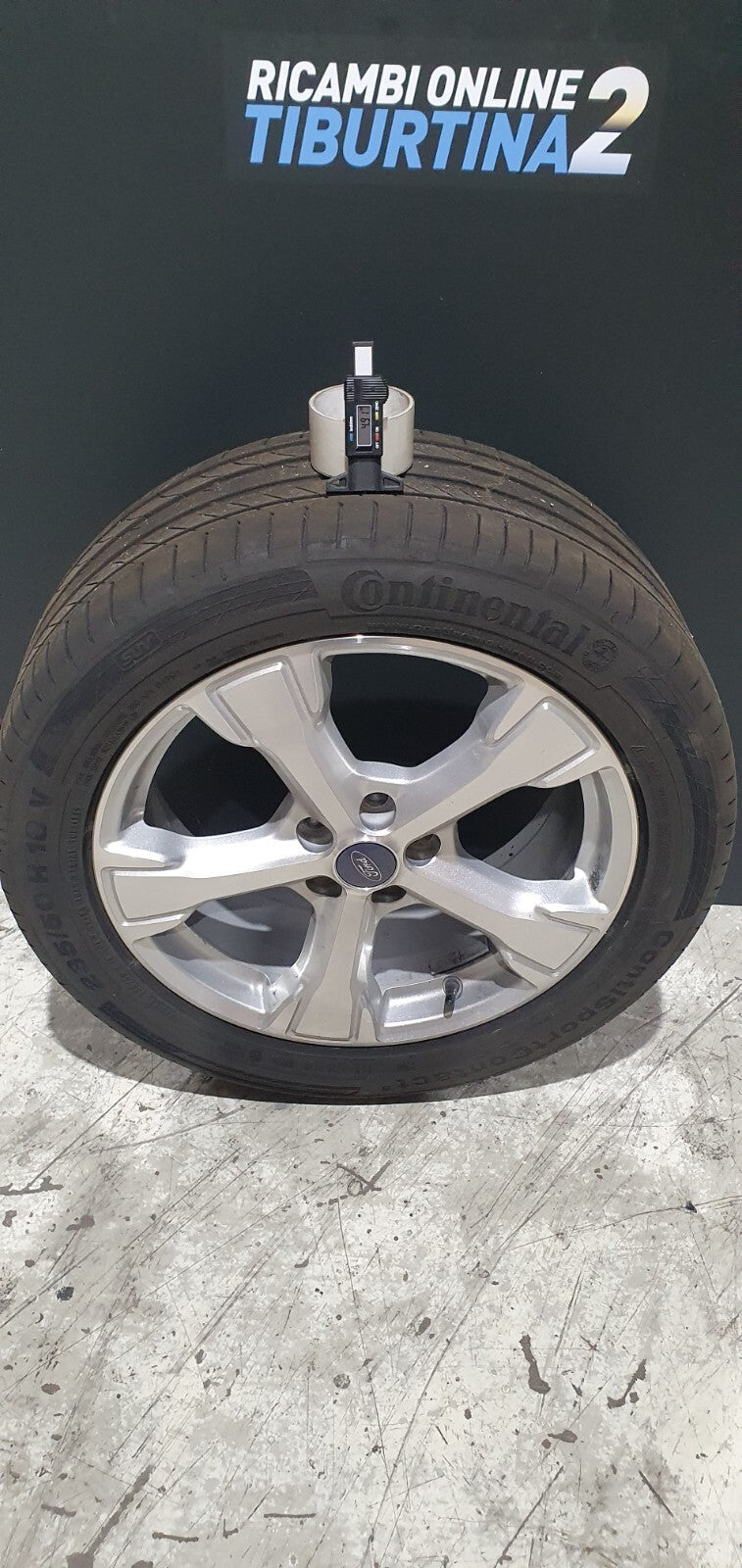 Cerchi e gomme 4 cerchi per Ford Kuga con gomme continental 235-50-r18