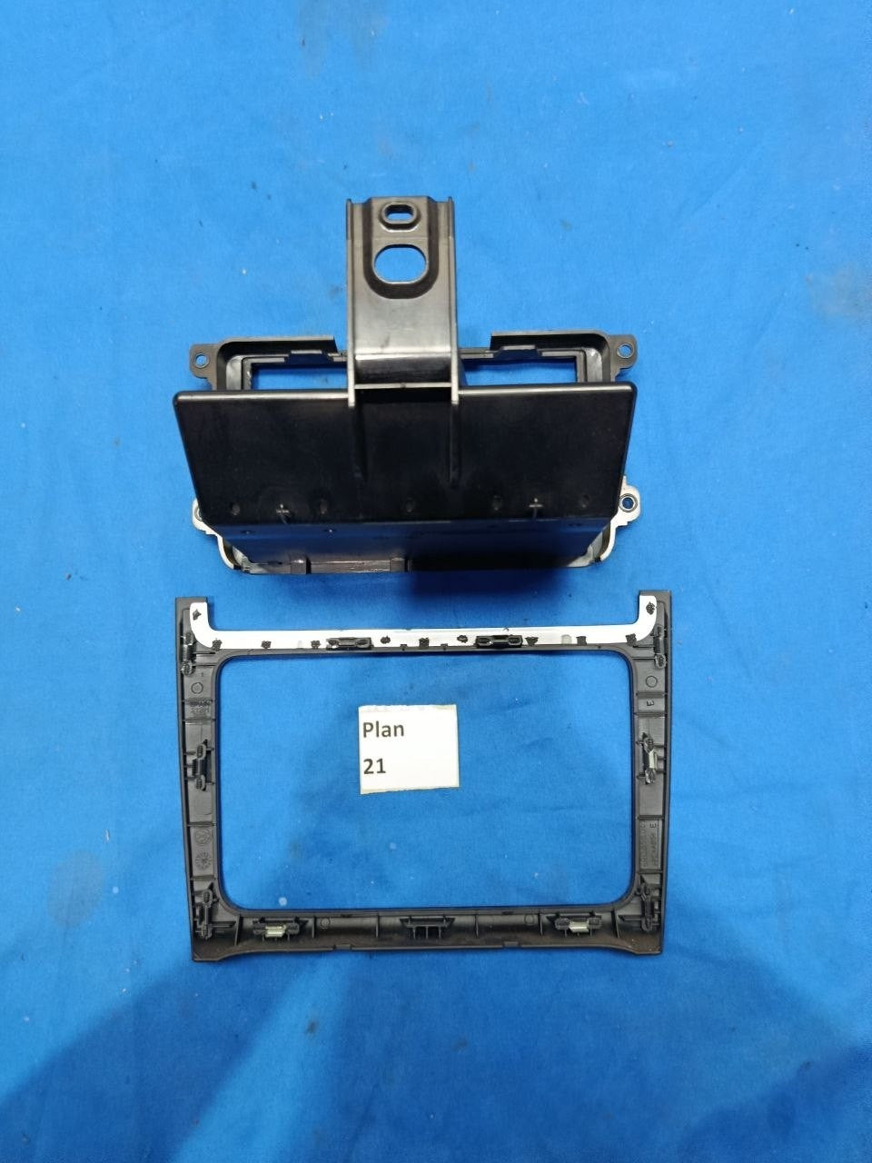Plan 21 - Cassetto Vano portaoggetti Mascherina Autoradio Volkswagen Polo 2009