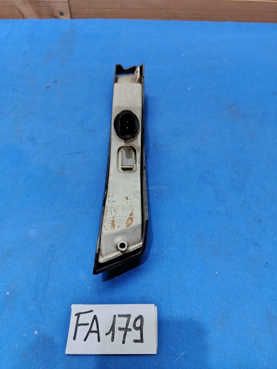 FA 179 - freccia anteriore sinistra paraurti Volkswagen Passat B6 Variant