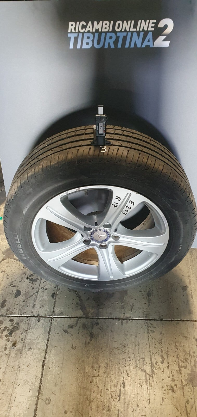 4 Cerchi e gomme Mercedes E W213 Pirelli 225-55-r17 7.5 J et 40 con sensori