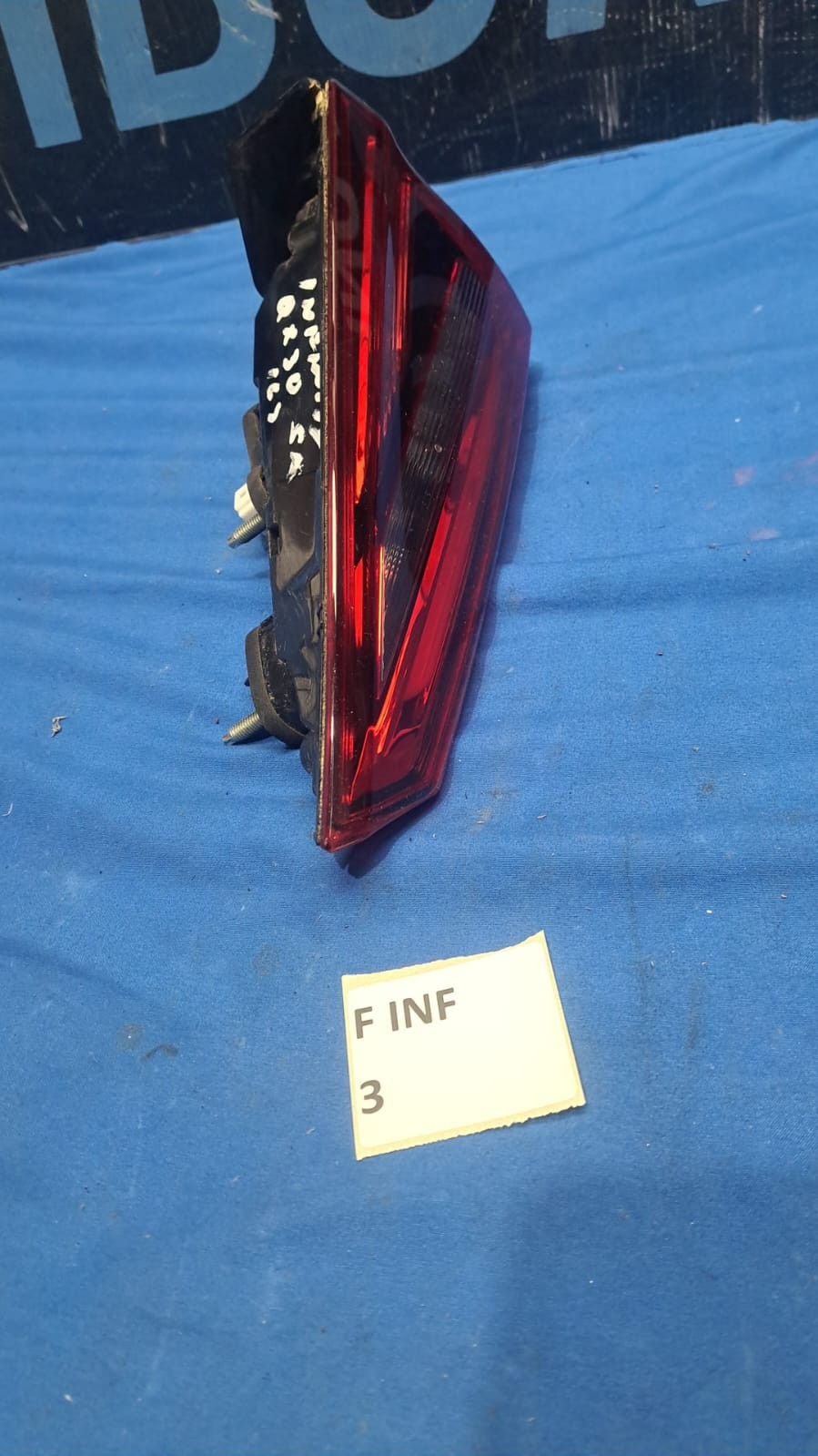 F Inf 3 Fanale stop posteriore interno sinistro Infiniti QX 30 dal 2016