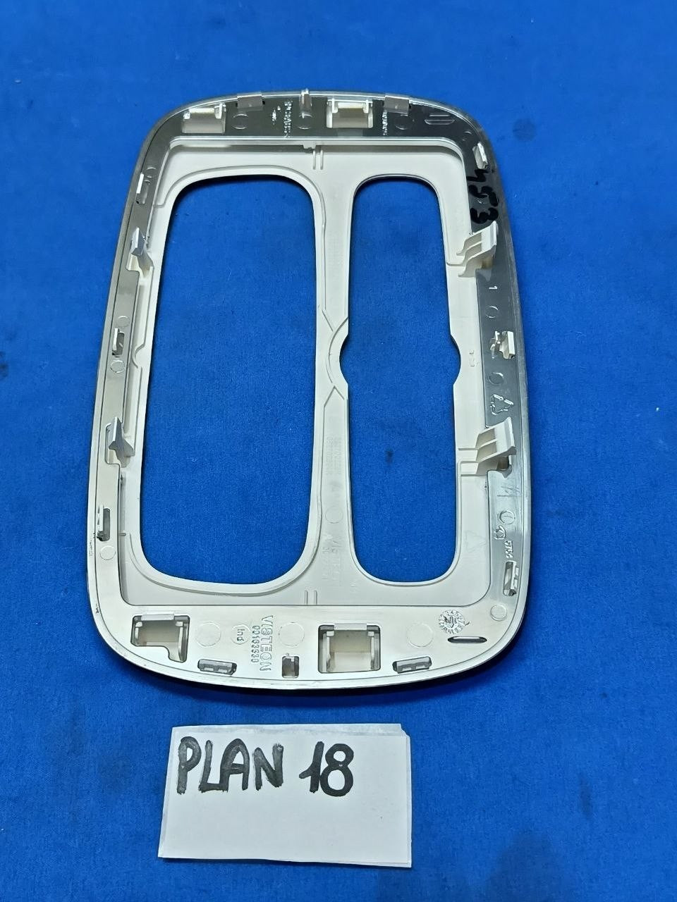 Plan 18 - Mascherina autoradio Smart Fortwo 453 dal 2014 con modanatura cromata