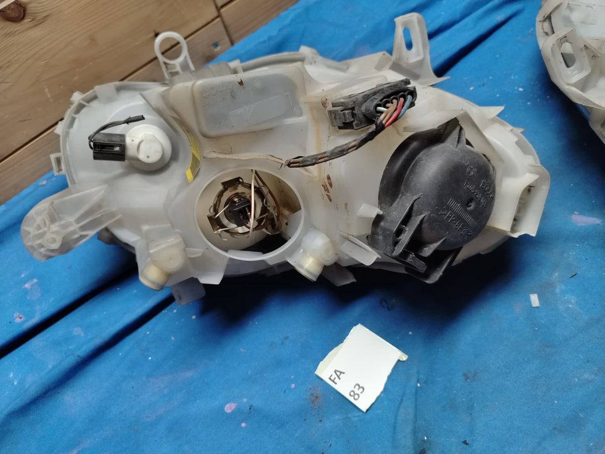 FA 83 - Faro anteriore SMART FORTWO COUPE' sinistro 2004 2007 un attacco rotto