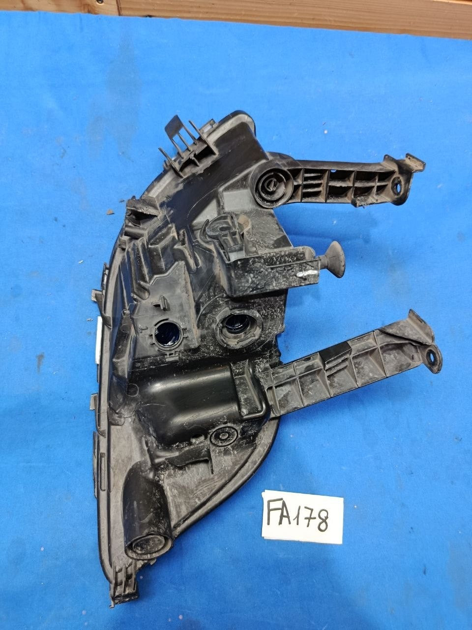 FA 178 - Fanale anteriore Fendinebbia senza portalampada sinistro Opel Astra J