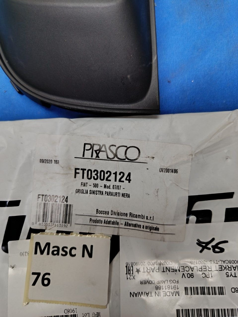 Masc N 76 - Mascherina Griglia Paraurti nuova Fiat 500 sinistra nera dal 2007