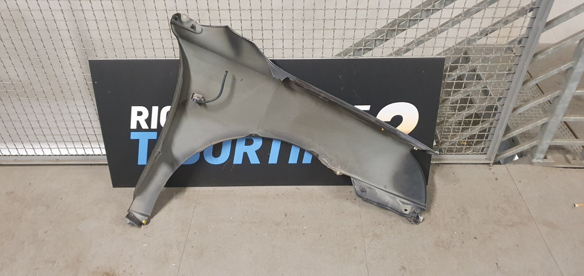 Parafango Anteriore Toyota Avensis sinistro dal 2006