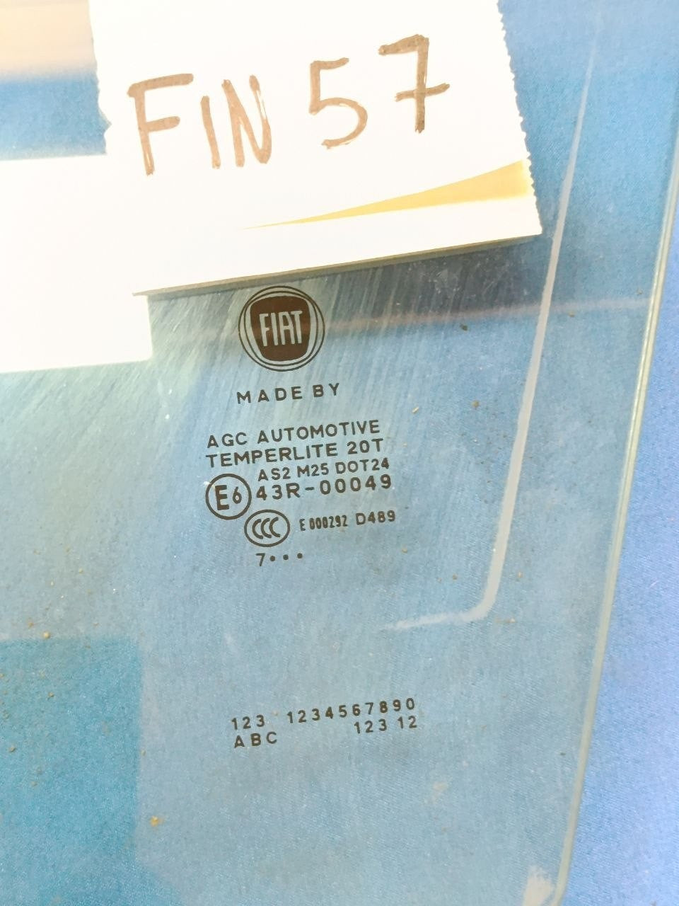 Fin 57 - Finestrino vetro scendente anteriore sinistro Fiat 500L dal 2012