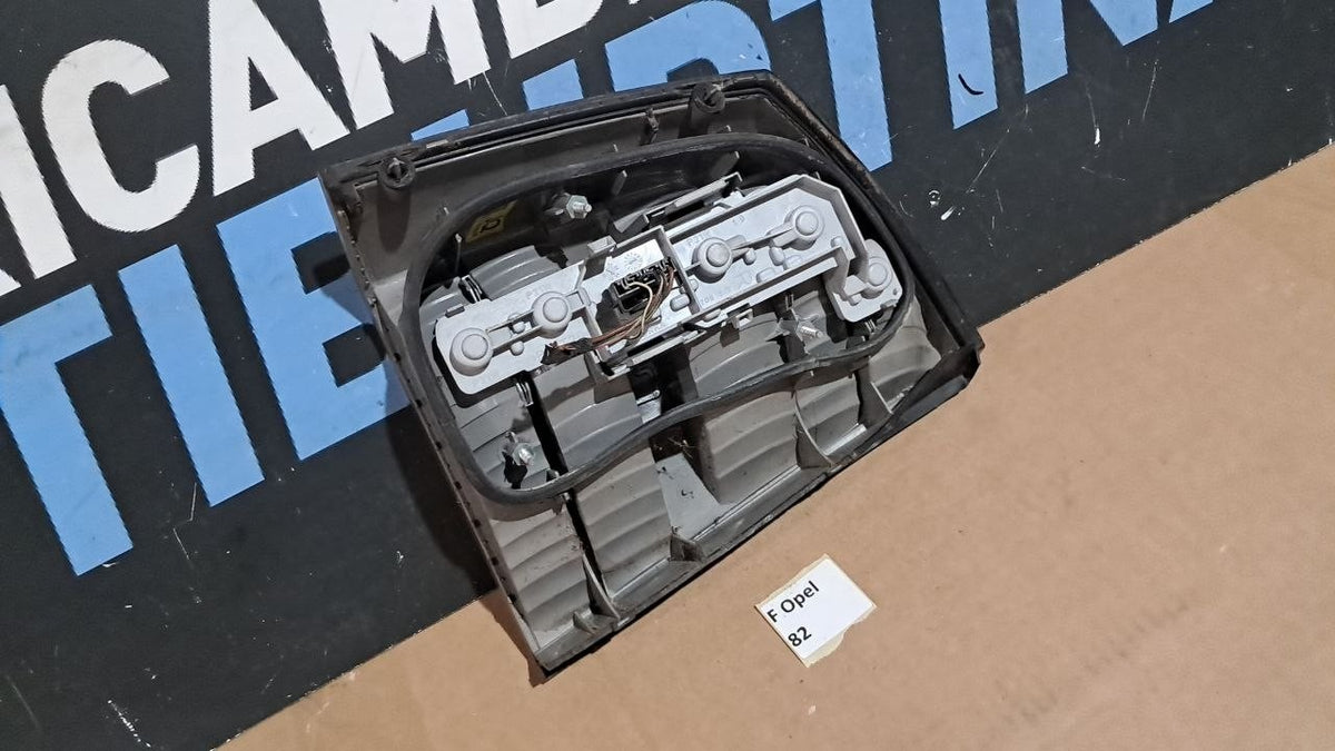 F opel 82 Fanale posteriore destro opel vectra