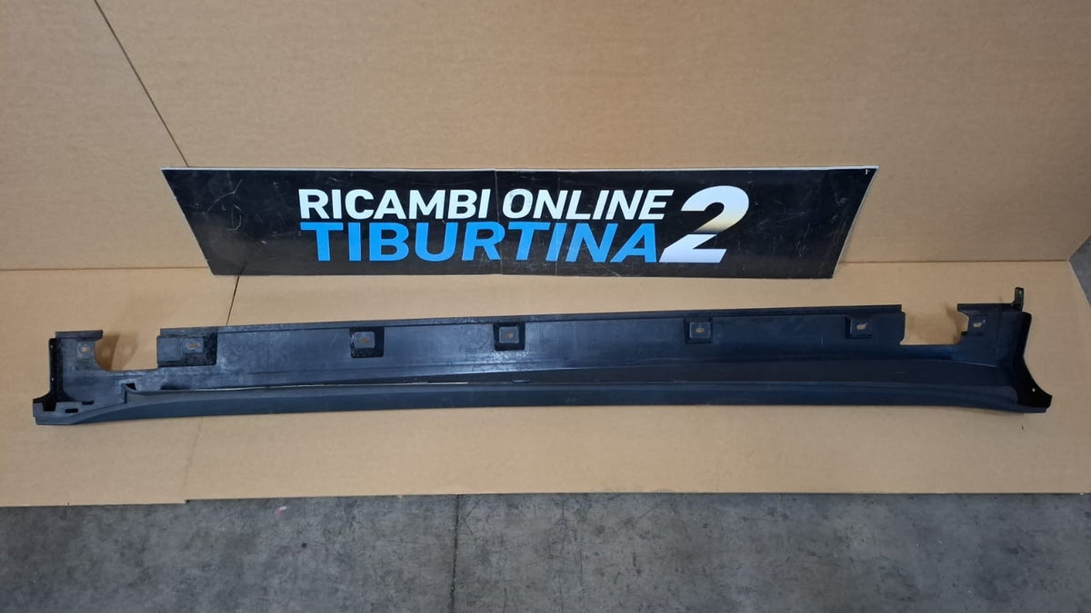 Min 83 - Minigonna sinistro Mercedes ml cod a1646900740 anno 06-12