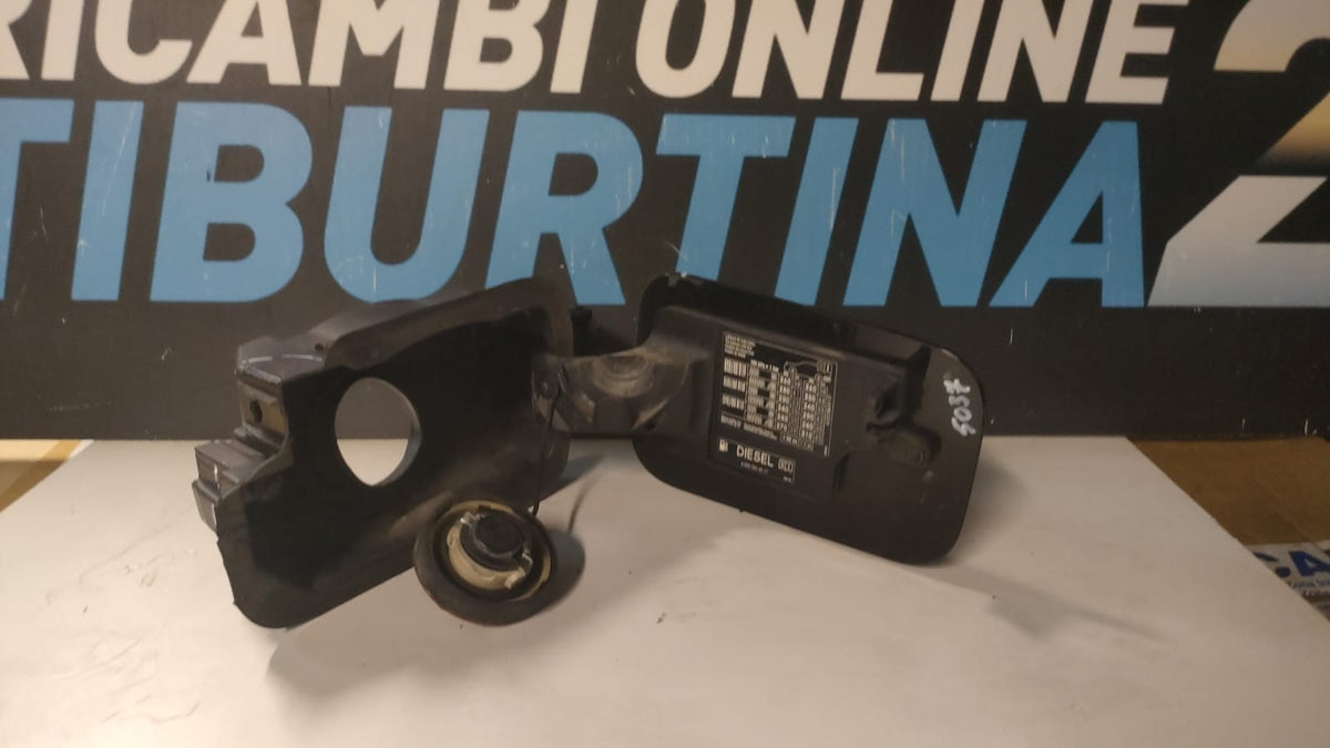 sportello carburante Mercedes classe e W212 con difetti come in foto sp5037
