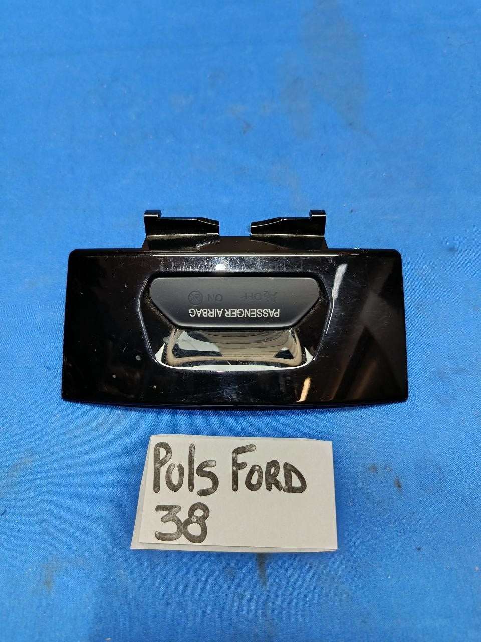 Puls Ford 38 - Pulsante disattivazione Airbag passeggero Ford Fiesta Restyling