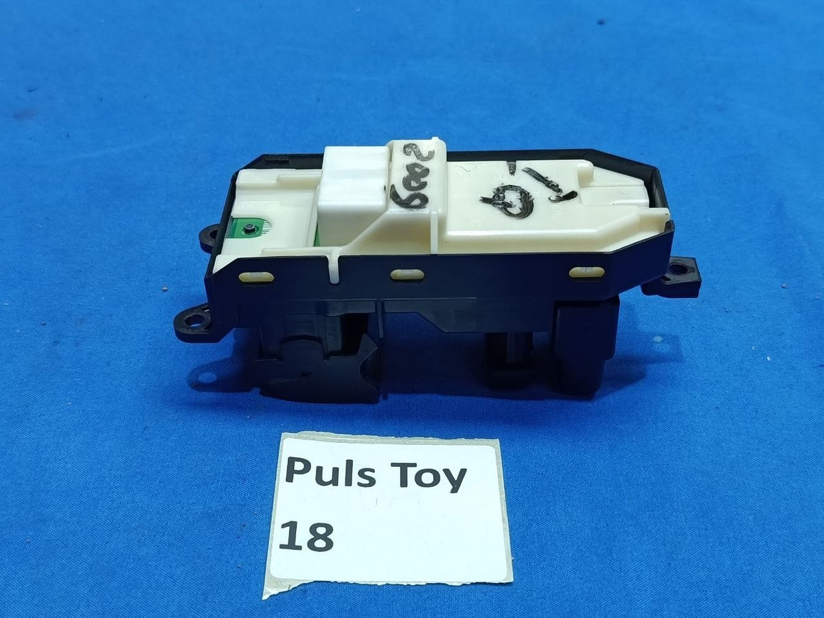 Puls Toy 18 - Pulsantiera Anteriore Sinistra Toyota IQ dal 2009