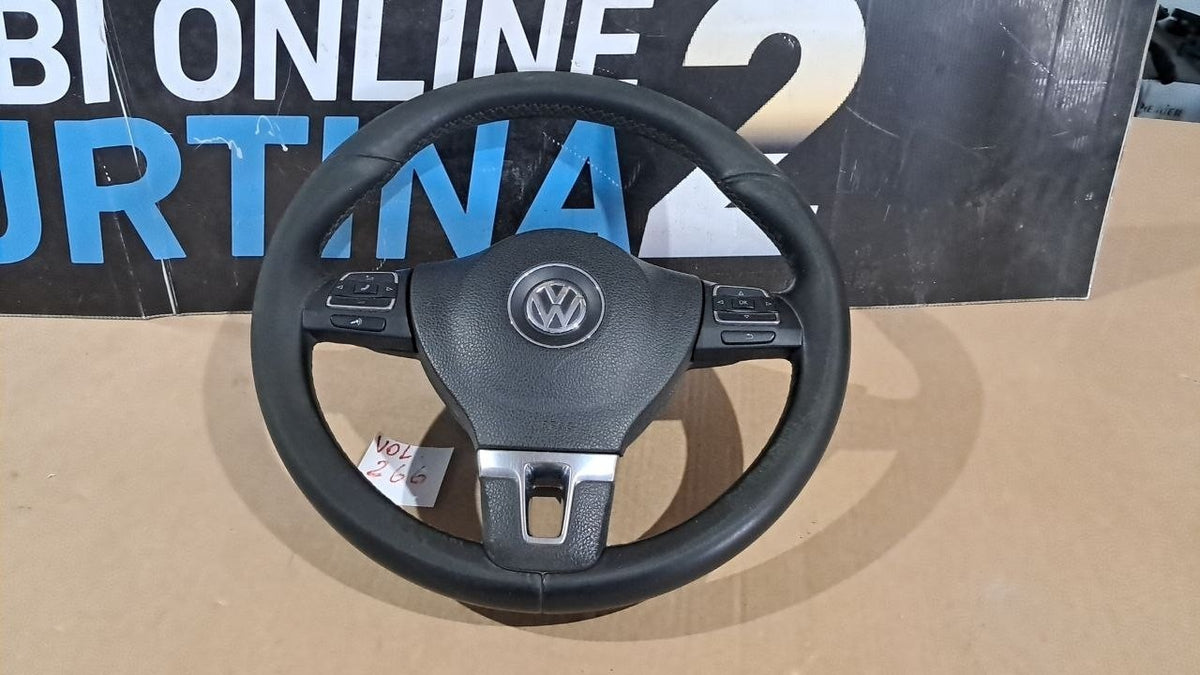 Vol 266 volante volkswagen passat dal 2009 graffiato con airbag e comandi