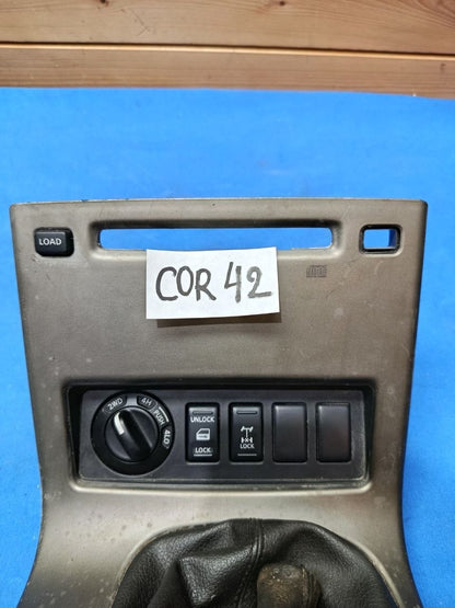 Cor 42 - Cornice con difetto rivestimento consolle tunnel centrale Nissan Navara