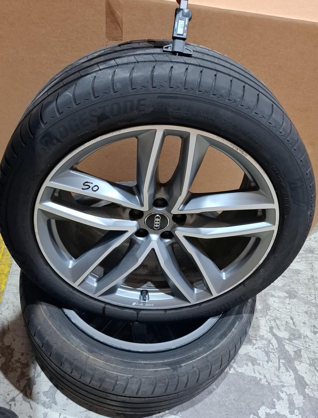Cer 50 - cerchi in lega Audi Q7 4m0601025t 9.5j 21 h2 et31 senza gomme graffiati