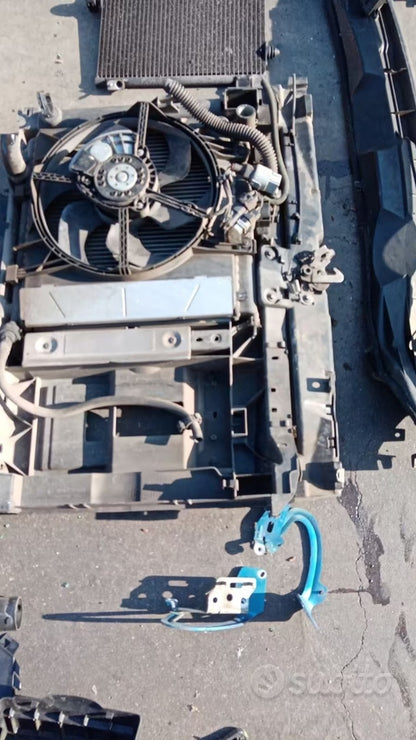 Muso completo musata Peugeot 1007 1.2 benzina 2005 parafango destro ammaccato