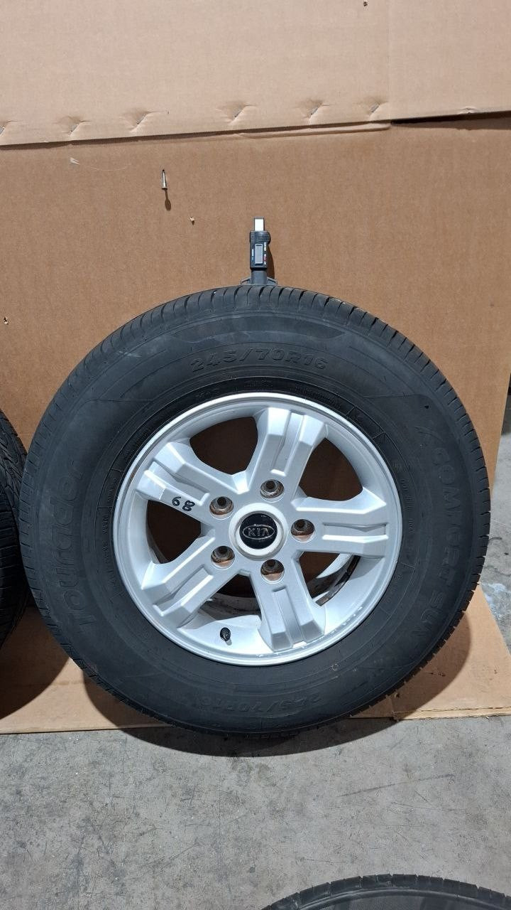 68 cerchi e gomme M+S kia sorento 245-70-16 tourador dot 3421 con 6,5mm