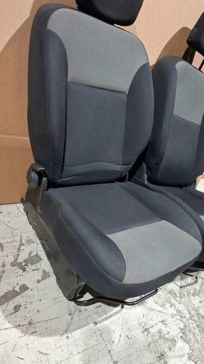Tappezzeria in stoffa nero e grigio renault kangoo sedile lato guida con 3 buchi