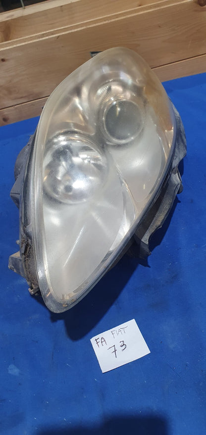 FA 73 - Faro anteriore Fiat Bravo sinistro 51757538 con attacco rotto e bucato