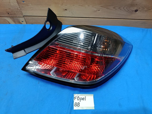 F Opel 88 - Fanale posteriore con Difetto stop destro Opel Astra H GTC 3  porte