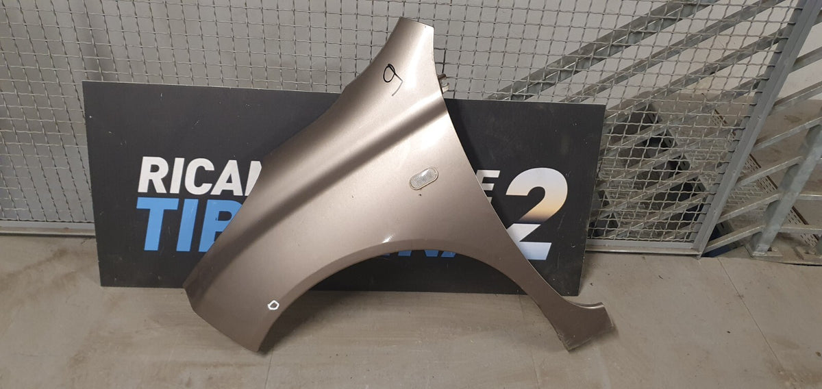 Parafango anteriore Nissan Micra III K12 sinistro