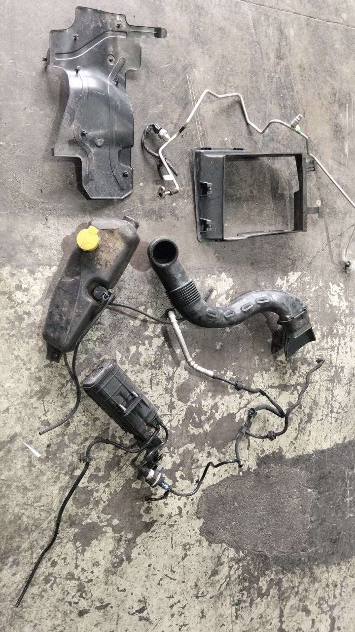 Plastiche e tubi dacia Sandero 1.5 diesel 2010 2017