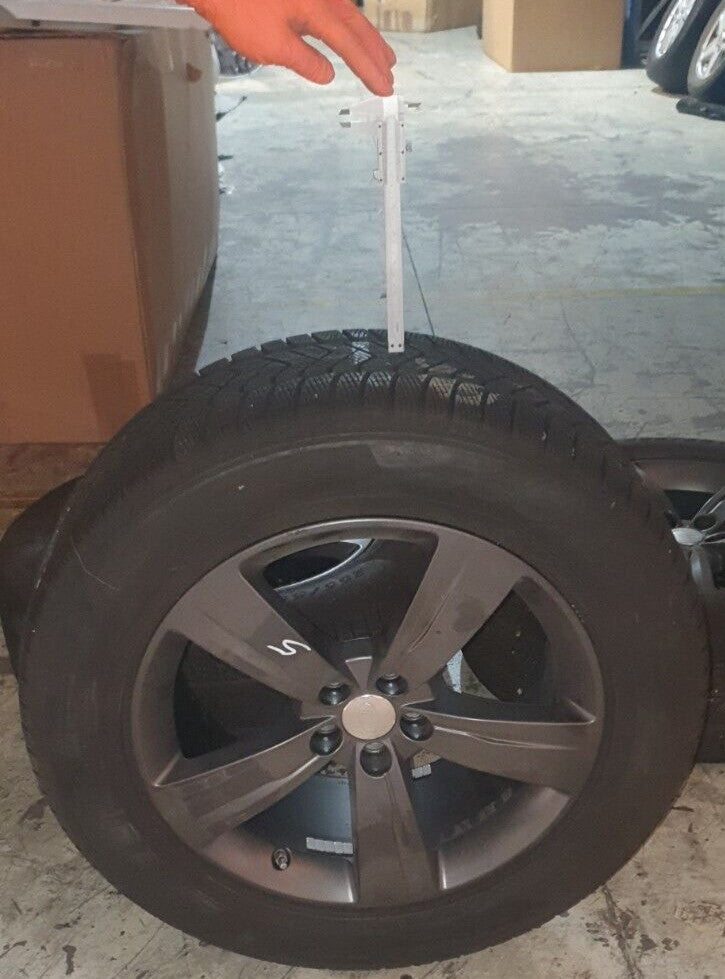 Treno Cerchi in lega e Gomme  Range Rover Velar Diametro 19 gomme invernali