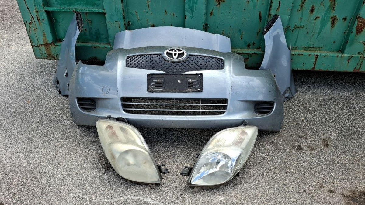 Muso completo musata Toyota  yaris 1.4d parafanghi ammaccati fari attacchi rotti
