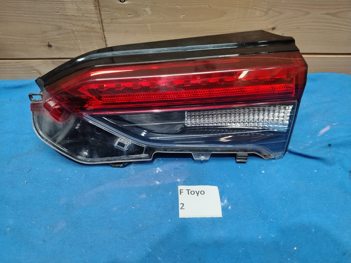 F Toyo 2 - Fanale posteriore stop interno sinistro Toyota Rav 4 2024 81580-42080