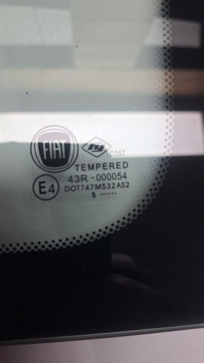 Fin 153 Vetro finestrino posteriore destro Fiat panda dal 2012 in poi