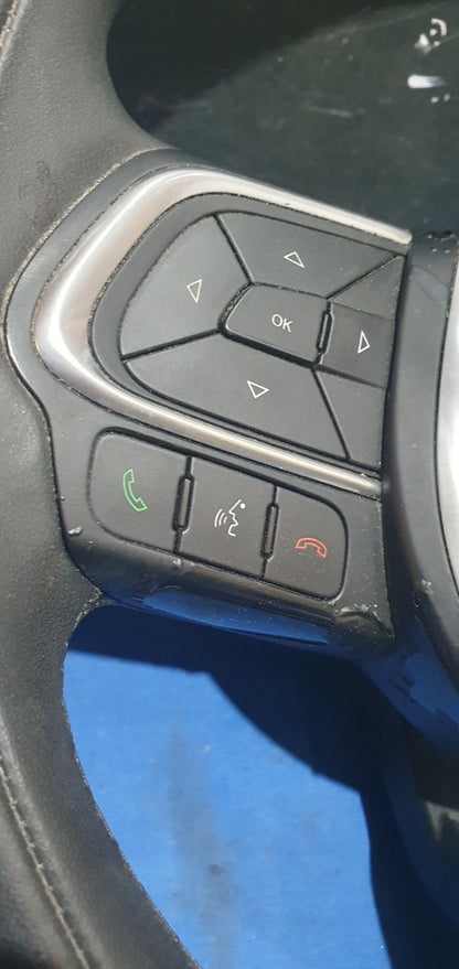 Vol 423 - Volante Fiat 500 x con plastica spellata