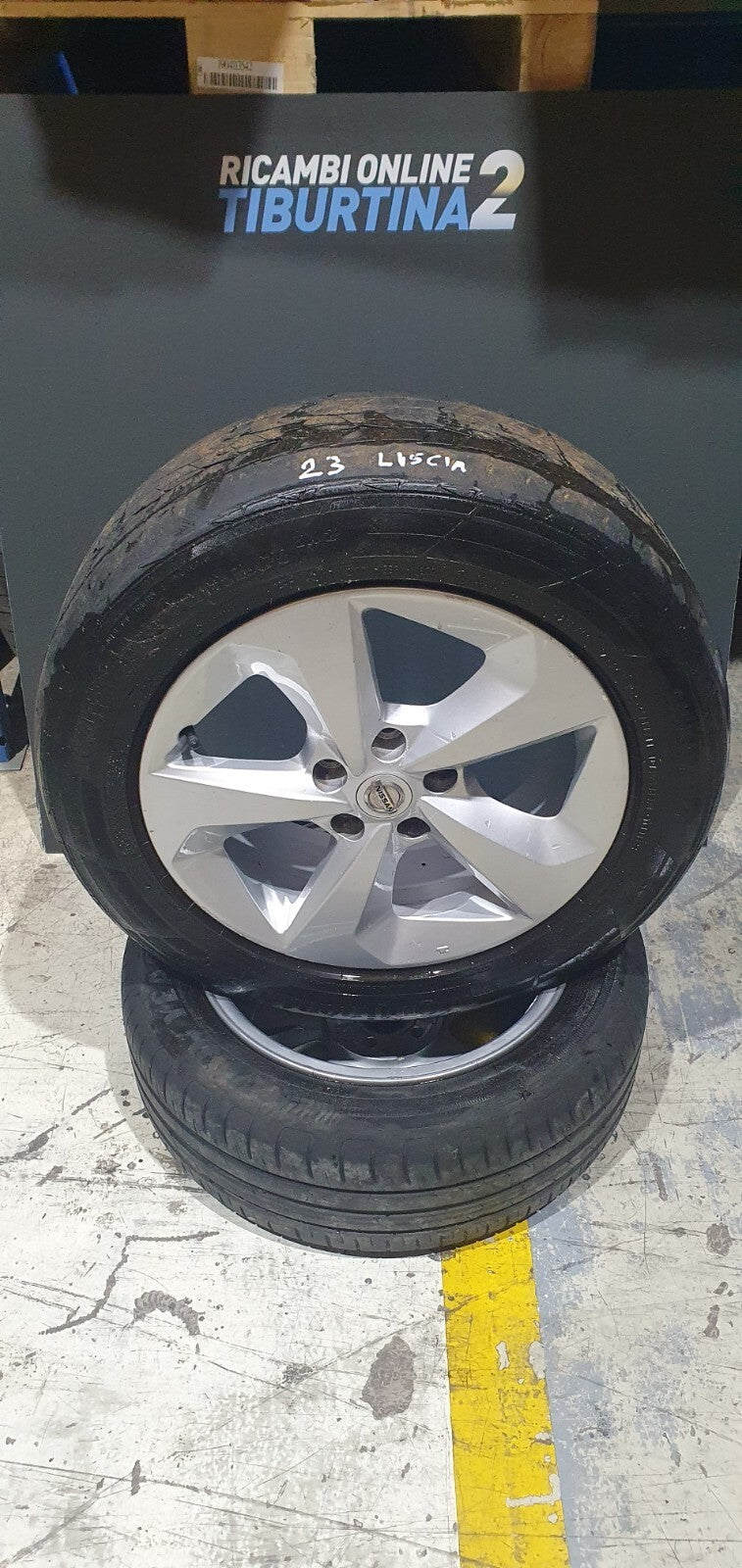 Gomme e cerchi  per Nissan Qashqai 4 cerchi con 3 gomme Continental
