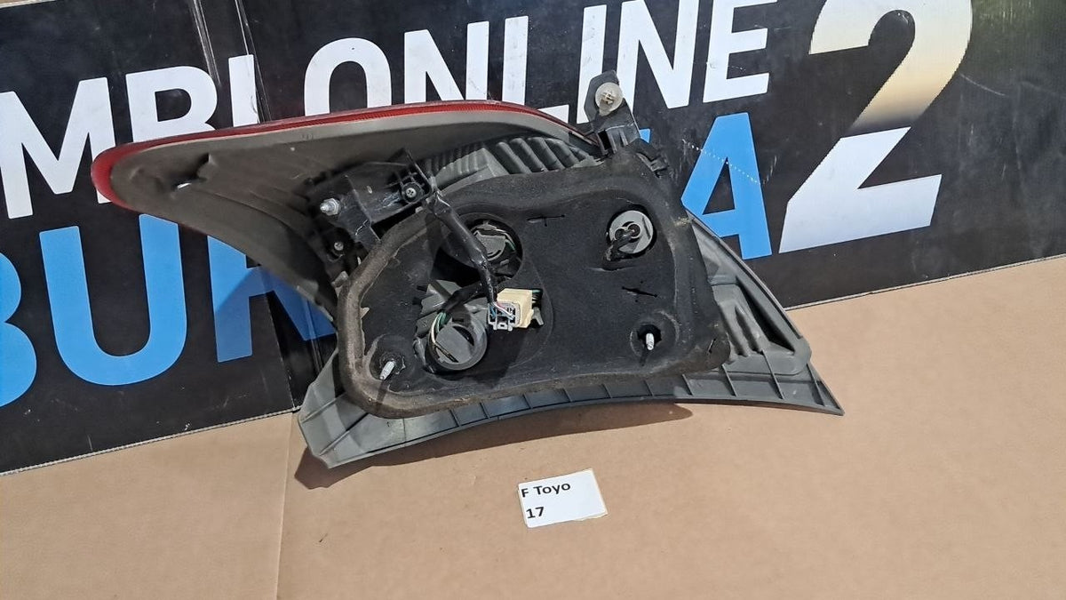 F Toyo 17 fanale posteriore sinistro Toyota yaris dal 2013
