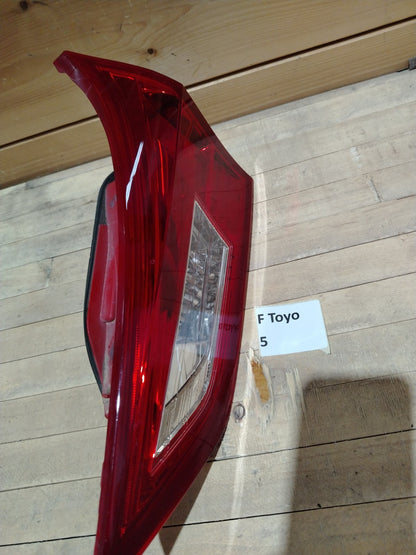 F TOYO 5 - Fanale Posteriore Interno destro Toyota Auris berlina 2014