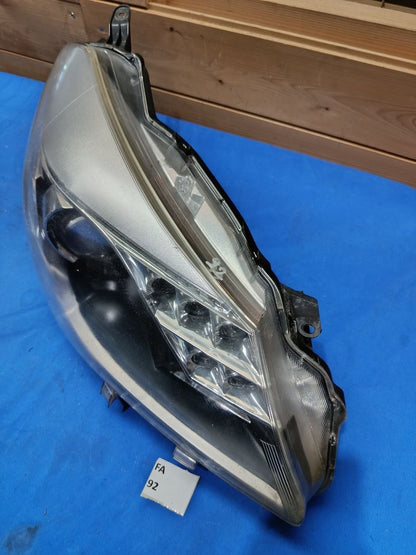 FA 92 - faro anteriore destro Toyota Yaris Hybrid dal 2011 con difetti