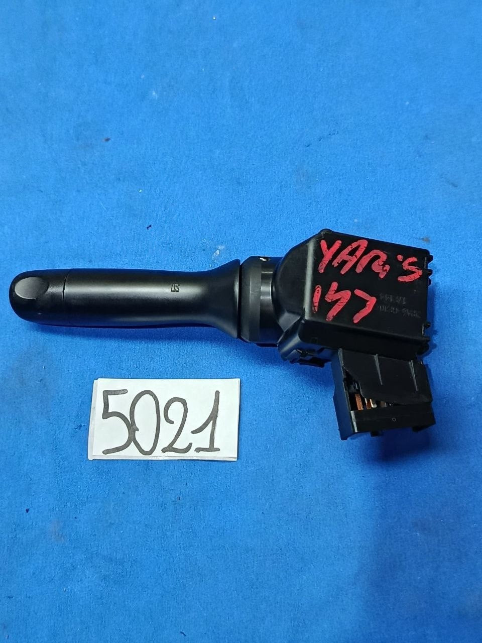 Dev 5021 - Devioluci destro Toyota Yaris dal 2012 senza auto  Spinotto grande