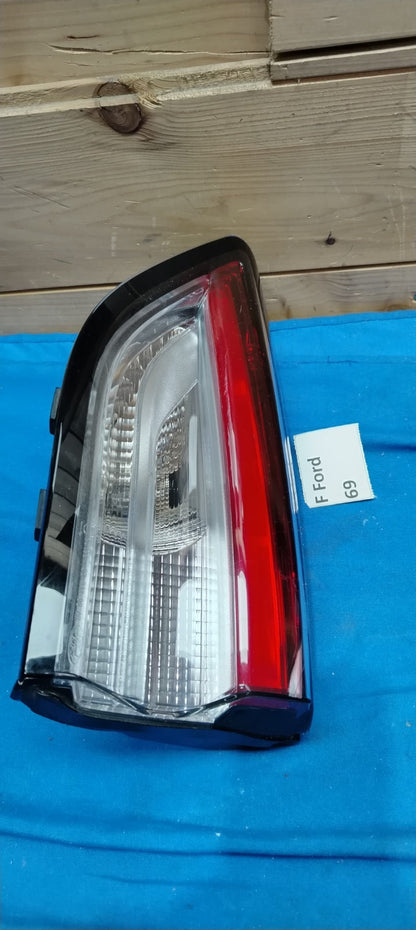 F Ford 69 - Fanale posteriore stop Ford Kuga III interno destro 2023 con graffio