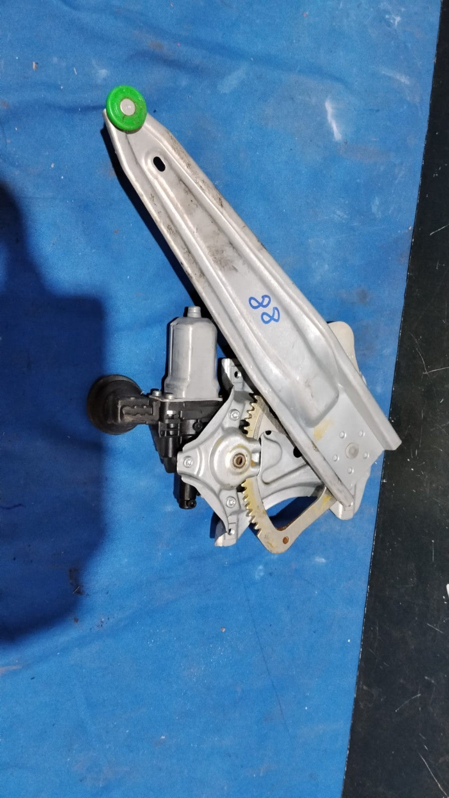Alzacristalli posteriori destro con motorino Toyota Auris dal 2005 2011 alz 88