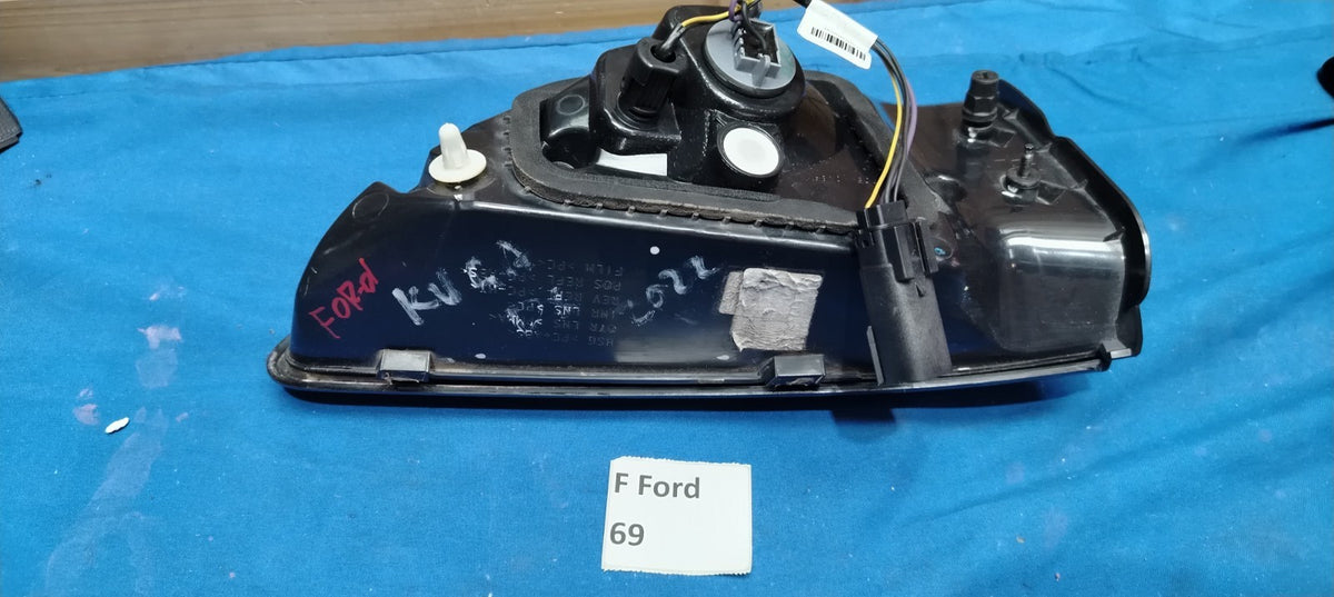 F Ford 69 - Fanale posteriore stop Ford Kuga III interno destro 2023 con graffio