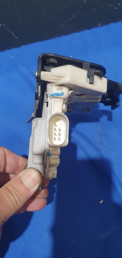 Ser 36 - Serratura elettrica Audi anteriore destra 4F1537016