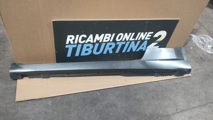 Minigonna   sinistra audi tt dal 2014 in poi Cod 8S0853855  due attacchi rotti