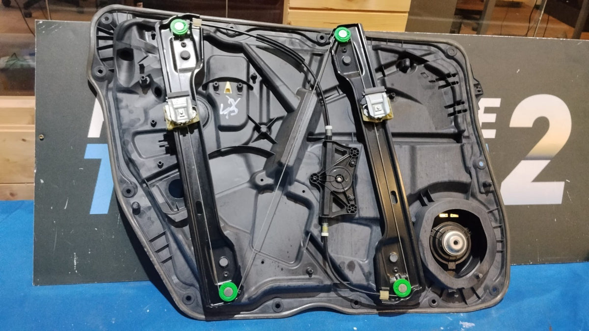 Alzacristalli anteriori destro con motorino e cassa Mercedes ml 166 dal 2012