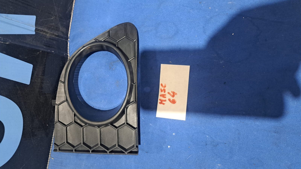 Masc 64 Mascherina destra paraurti anteriore per fiat punto dal 2012 con foro
