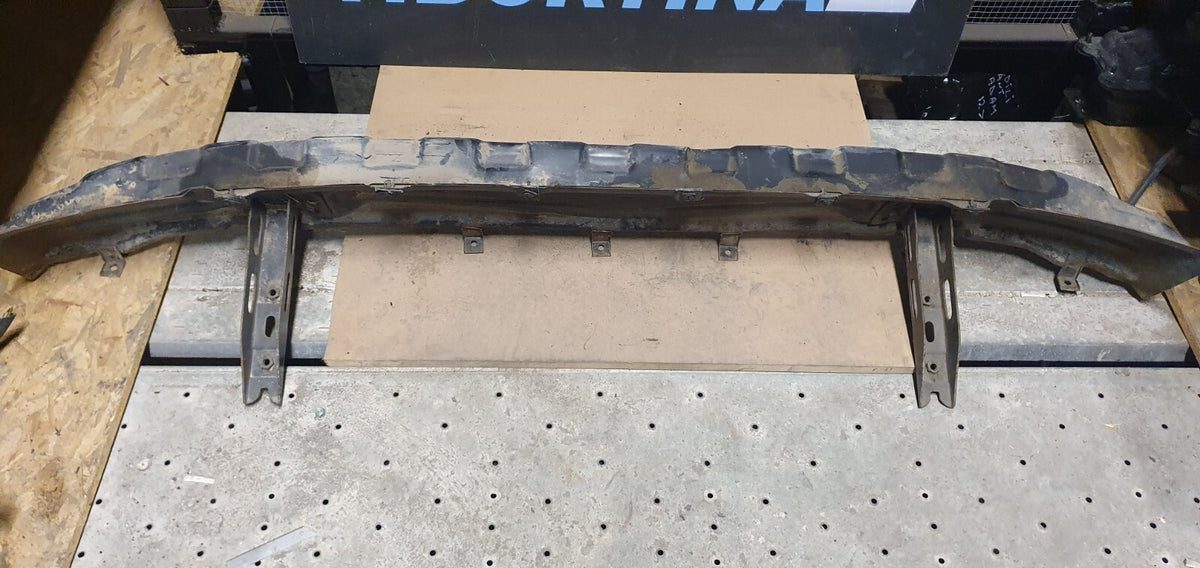 Traversa rinforzo paraurti posteriore Kia Carnival con difetto