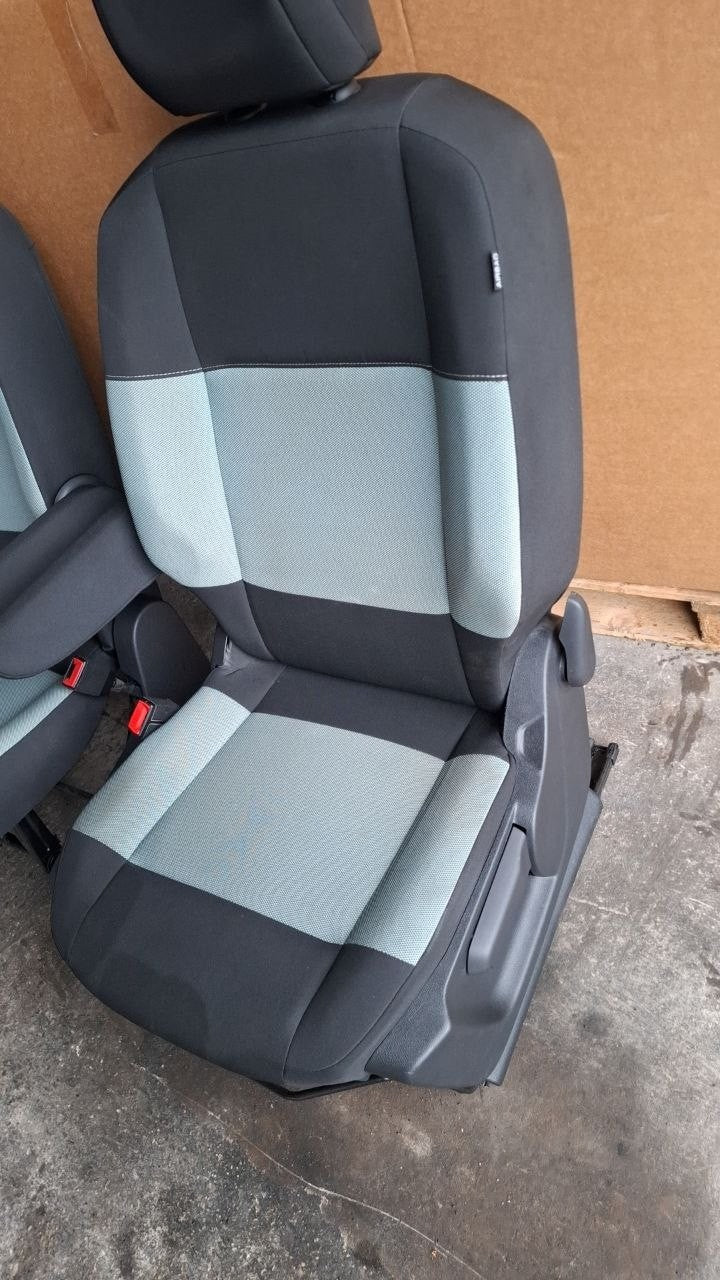 Tappezzeria in stoffa nera e celeste citroen berlingo con airbag sedile dal 2018