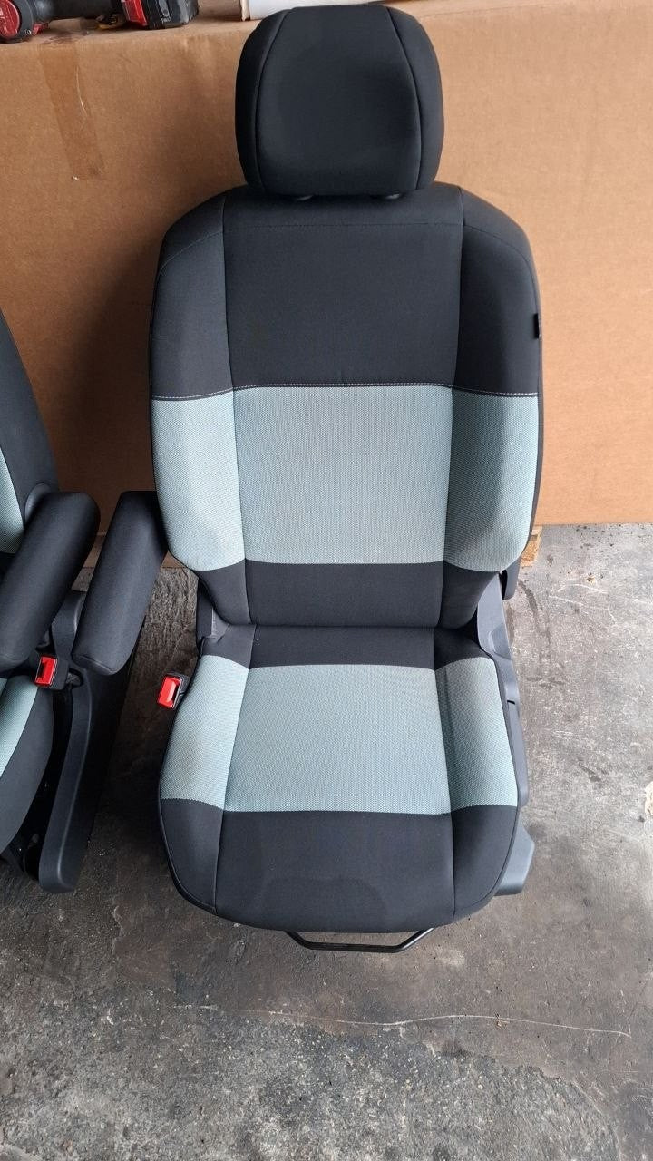Tappezzeria in stoffa nera e celeste citroen berlingo con airbag sedile dal 2018