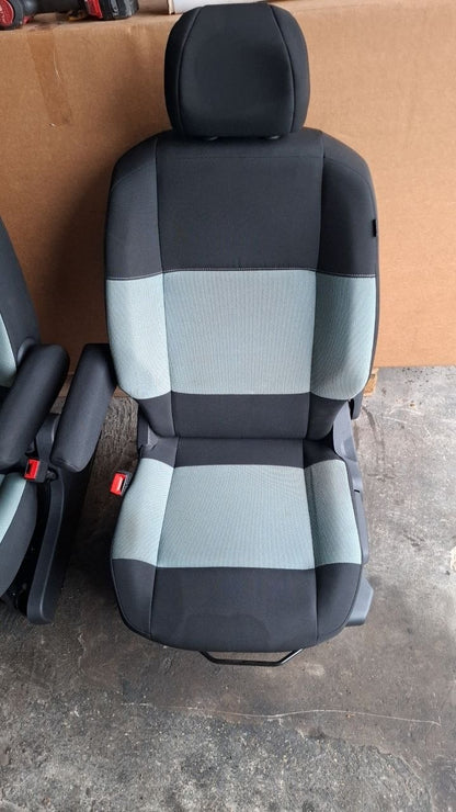 Tappezzeria in stoffa nera e celeste citroen berlingo con airbag sedile dal 2018