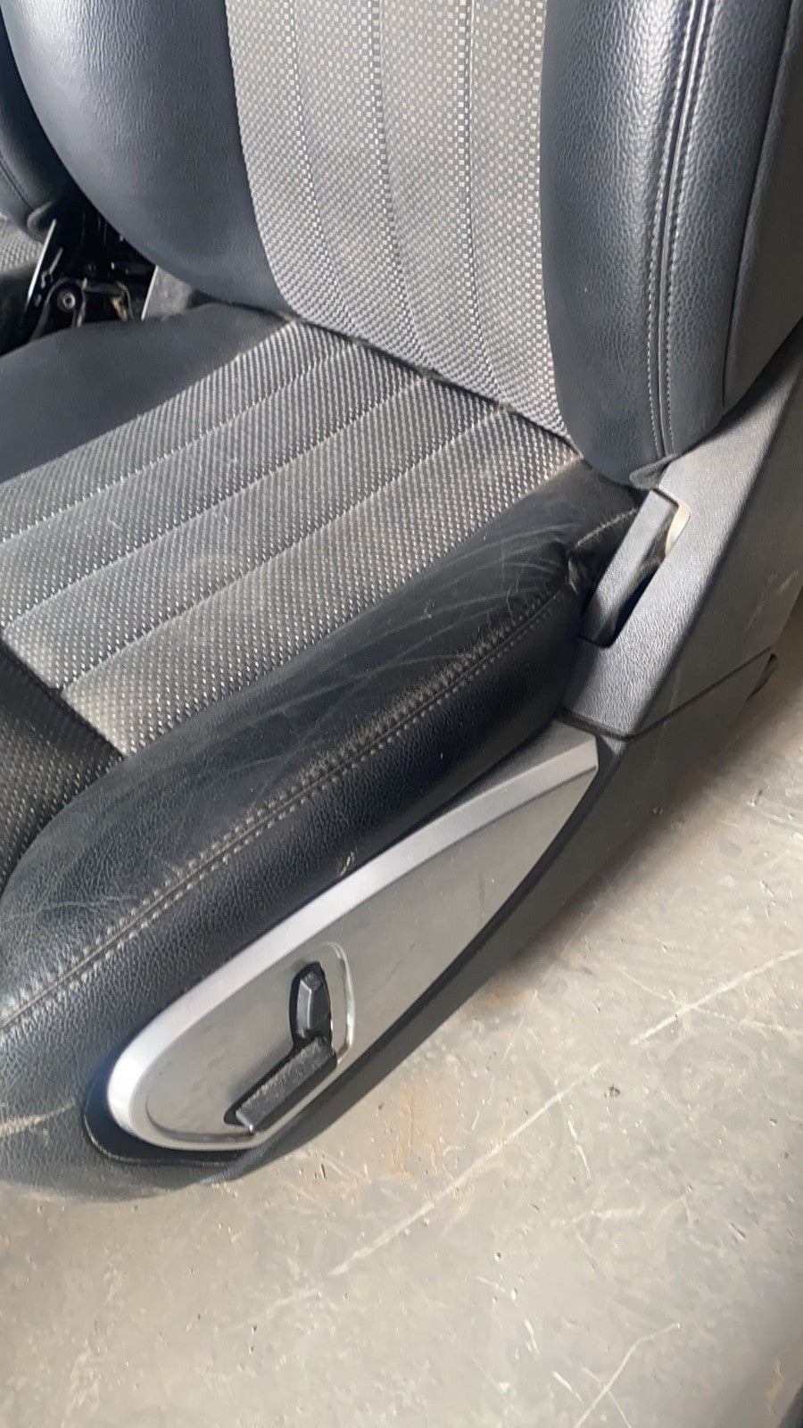 Tappezzeria Mercedes classe a W176 pelle laterale e stoffa al centro