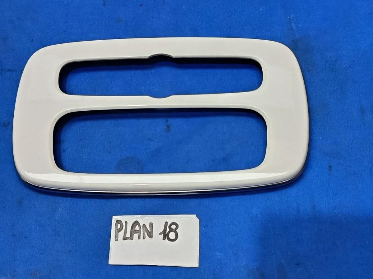 Plan 18 - Mascherina autoradio Smart Fortwo 453 dal 2014 con modanatura cromata