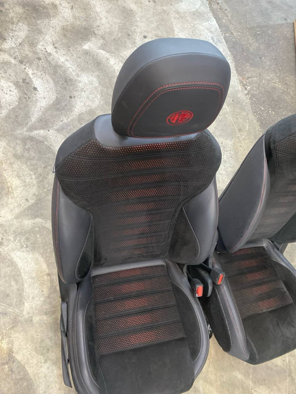 Tappezzeria Alfa Romeo Tonale dal 2022 pelle e alcantara senza airbag sedili